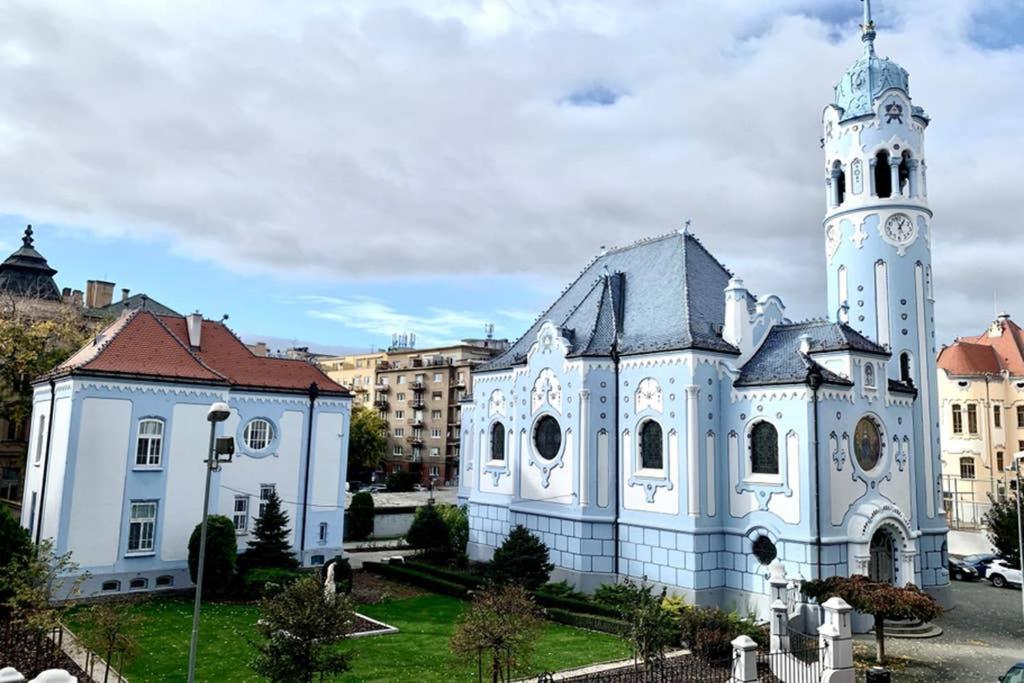 New, Beautiful Apt With Parking In Best Location! Bratysława Zewnętrze zdjęcie