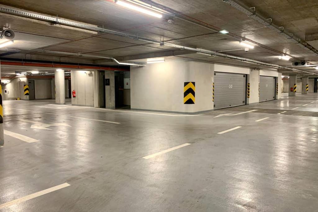 New, Beautiful Apt With Parking In Best Location! Bratysława Zewnętrze zdjęcie