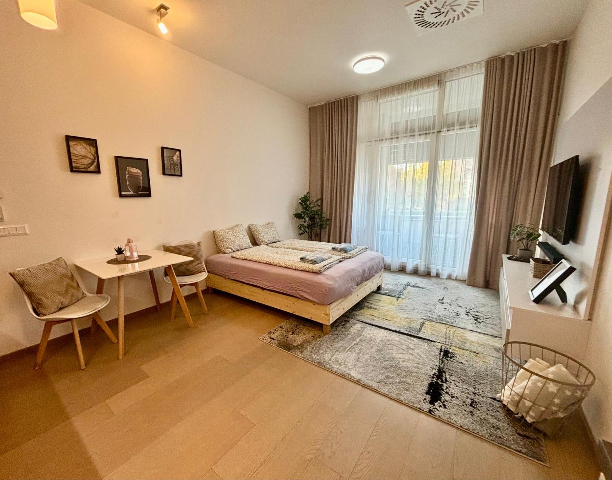 New, Beautiful Apt With Parking In Best Location! Bratysława Zewnętrze zdjęcie