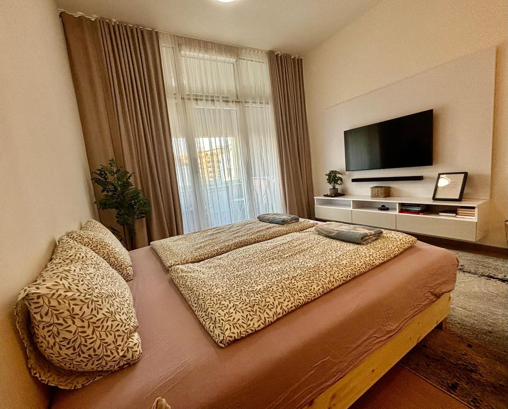 New, Beautiful Apt With Parking In Best Location! Bratysława Zewnętrze zdjęcie